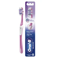 Зубна щітка Oral-B Pro 3D White Відбілювання Середньої жорсткості 1 шт. (8700216459518) - 1