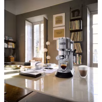 Рожковая кофеварка эспрессо DeLonghi EC685.M - Image 6