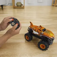 Радіокерована іграшка Hot Wheels Автомодель Monster Trucks Тигроакула 1:24 (HNV03) - Зображення 6