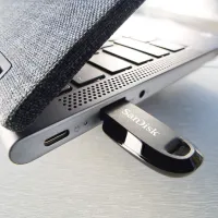 USB флеш накопичувач SanDisk 32GB Ultra Curve Black USB 3.2 (SDCZ550-032G-G46) - Зображення 5