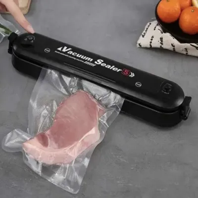 Машинка для вакуумации и запайки пакетов ВАКУУМАТОР ECG Keep Freshness 8226, чорний / 8226