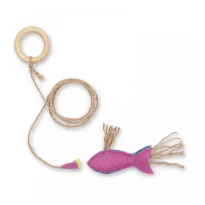 Іграшка для котів Природа Рибка на магніті 9х15 см (4823082430734)