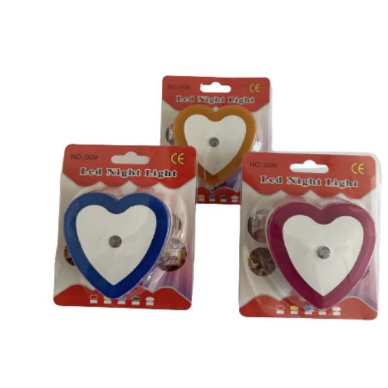 Ночник LED в розетку с датчиком освещения 2209-1 форма Сердце
